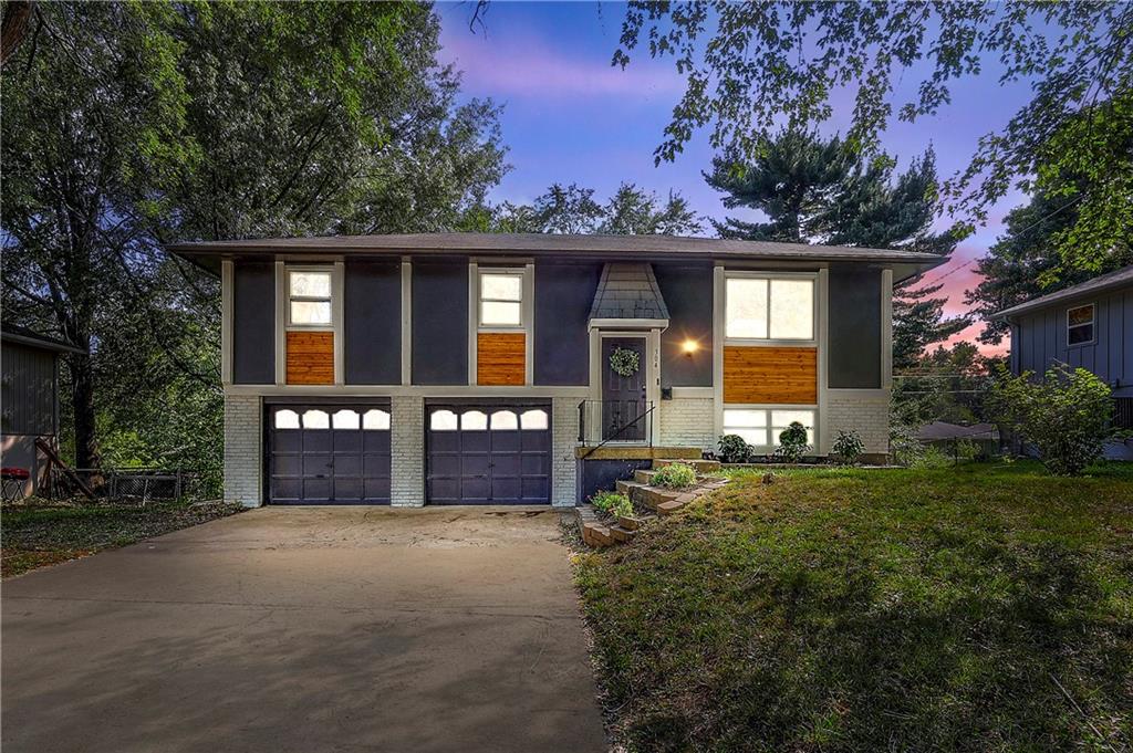 Gladstone Dr, Blue Springs, MO 64014