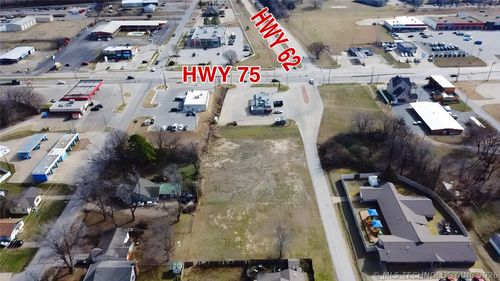 727 E 21st St, Okmulgee, OK, 74447-7810 | Card Image