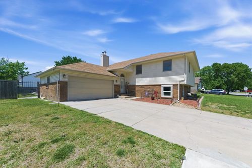 2213 N Forest Park St, Derby, KS, 67037-3161 | Card Image