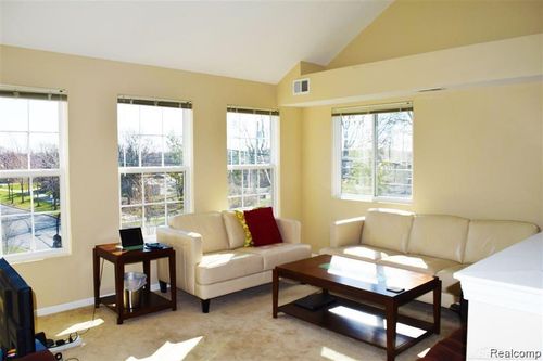 1077 Foxboro, Troy, MI, 48083-5460 | Card Image