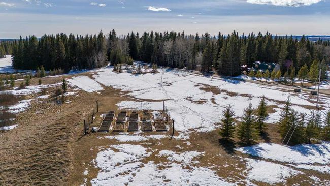 5227 Twp Rd 320 # 50, Home with 2 bedrooms, 1 bathrooms and 6 parking in Rural Mountain View County AB | Image 37