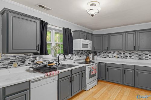 606 River Bluff Dr, Sheffield, AL, 35660-2507 | Card Image