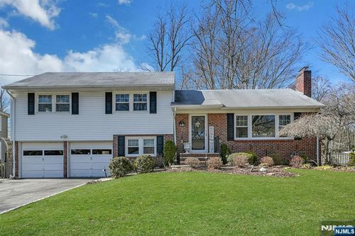 251 Paul Ct, Hillsdale, NJ, 07642-1134 | Card Image
