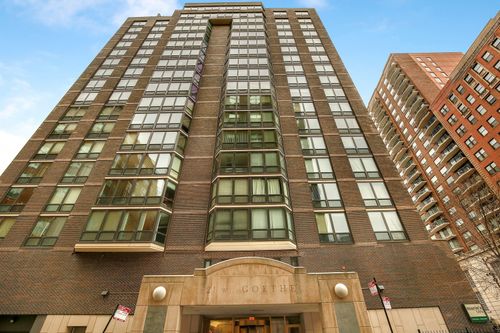 5g-21 W Goethe St, Chicago, IL, 60610-7424 | Card Image