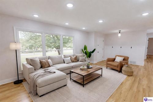 301 Edgewood Ave, Elizabethtown, KY, 42701-2829 | Card Image