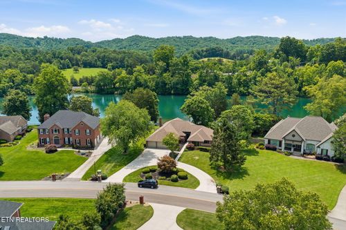 452 Mariner Point Dr, Clinton, TN, 37716-5993 | Card Image