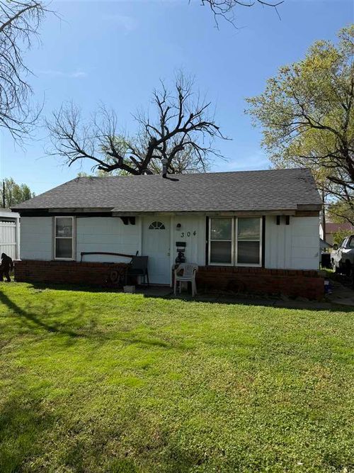 304 W Hartford Ave, Ponca City, OK, 74601-1517 | Card Image