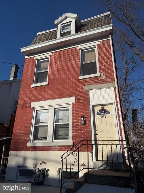 217 E Chestnut St, NORRISTOWN, PA, 19401-4036 | Card Image
