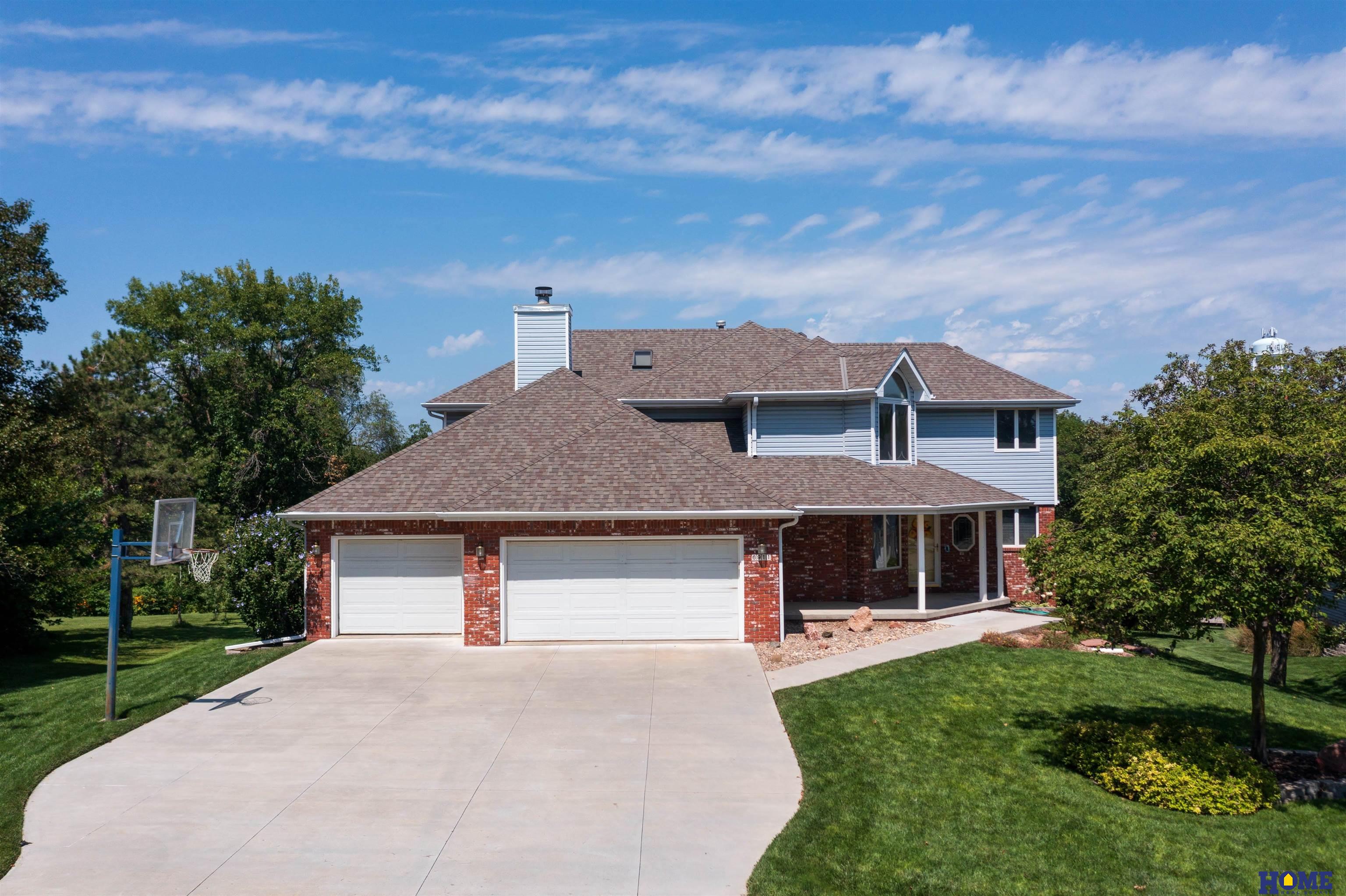 Pine Lake Ct, Lincoln, NE 68516