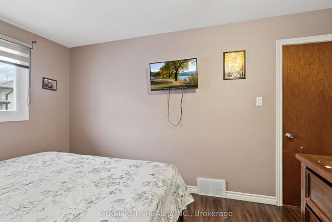 54 Brennan Dr, House attached with 5 bedrooms, 2 bathrooms and 2 parking in Strathroy ON | Image 17