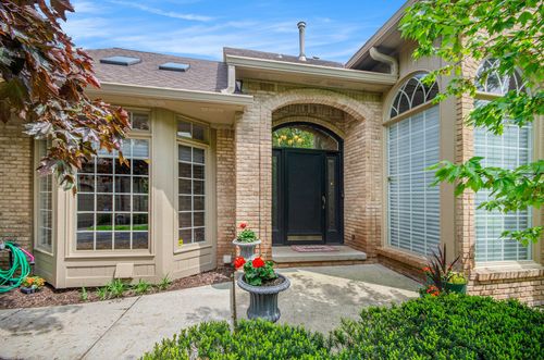 2200 Clearwood Ct, Shelby Twp, MI, 48316-1014 | Card Image