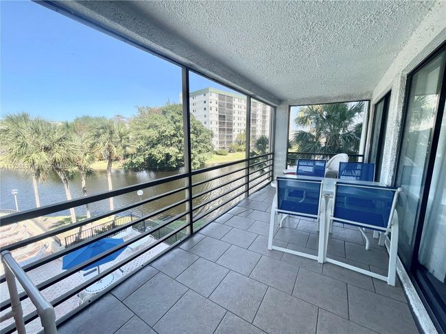 APT-311D - 2309 S Cypress Bend Dr, Condo with 3 bedrooms, 2 bathrooms and null parking in Pompano Beach FL | Image 17