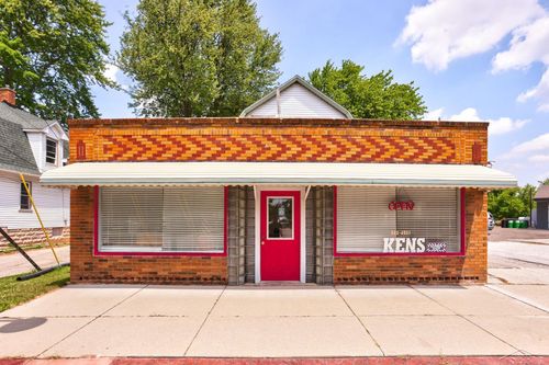 200 W Midland Rd, Auburn, MI, 48611-9614 | Card Image