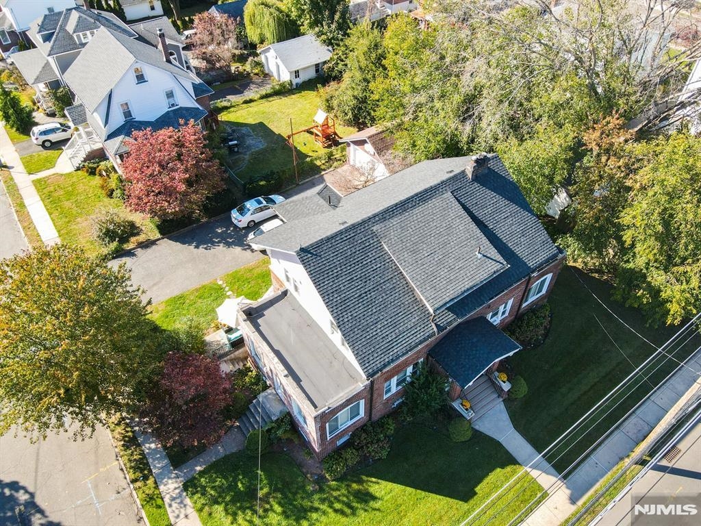 Residential Income in Maywood 5