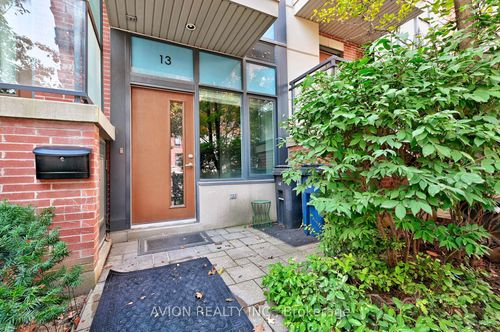 13 Oak St, Toronto, ON, M5A0A2 | Card Image