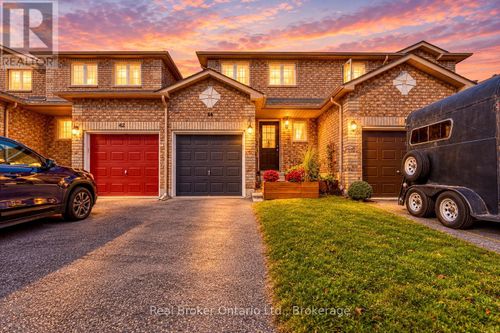 44 Monarchy St, Barrie, ON, L4M7K1 | Card Image