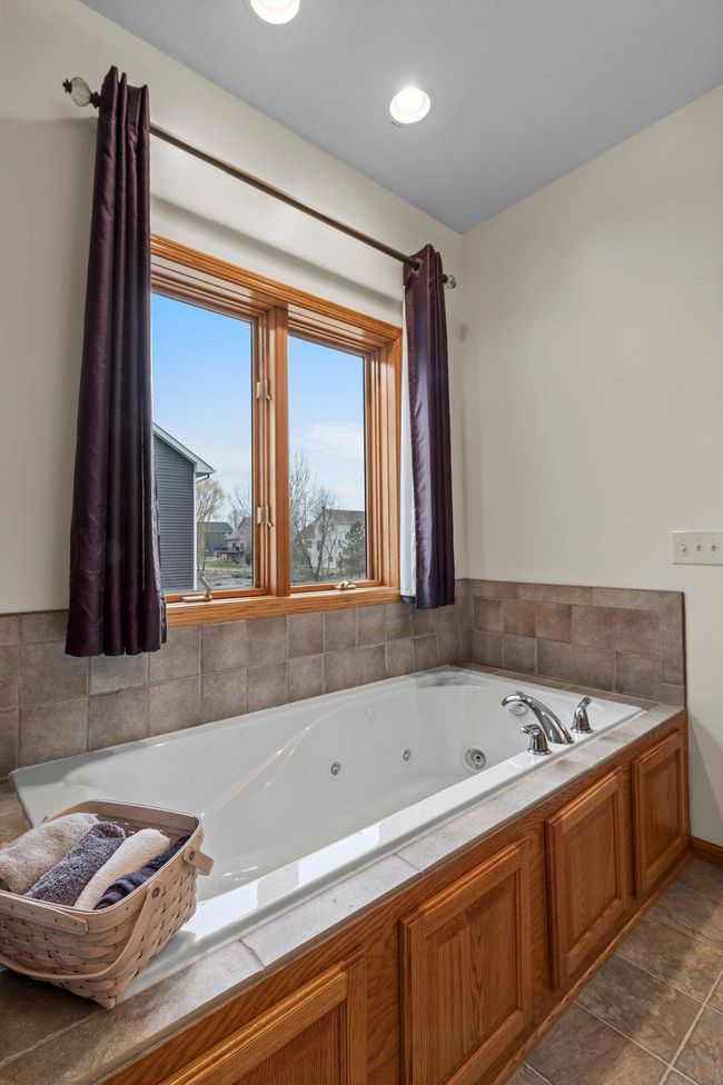 Primary jetted tub & separate shower | Image 13