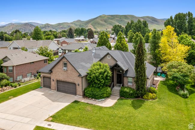 View of mountain backdrop with nearby suburban area | Image 41