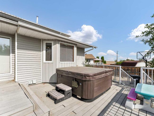 915 7 Street Se, Home with 4 bedrooms, 3 bathrooms and 2 parking in Redcliff AB | Image 39