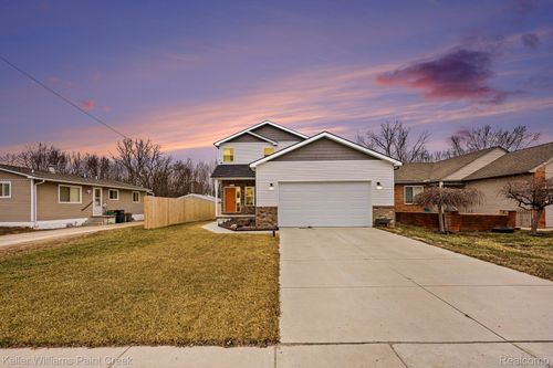 49053 Jefferson Ave, Chesterfield, MI, 48047-3426 | Card Image