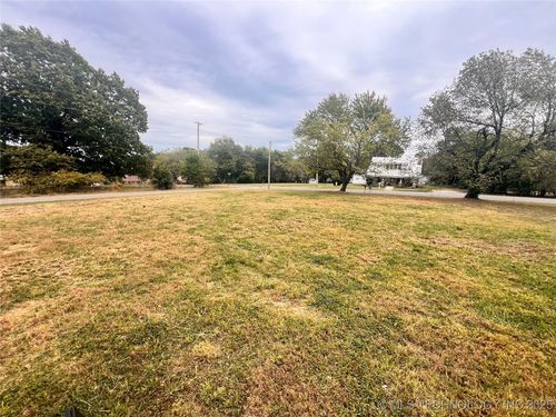 1222 S 3rd St, Stilwell, OK, 74960-4846 | Card Image