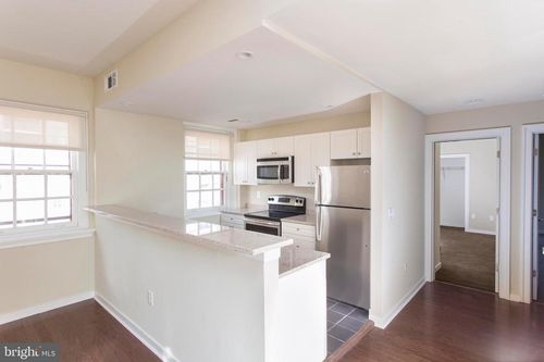 4-532 Spruce St, PHILADELPHIA, PA, 19106-4146 | Card Image