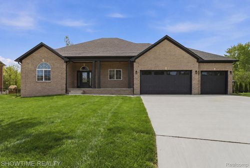 68125 Lake Angela Dr, Richmond, MI, 48062-1689 | Card Image