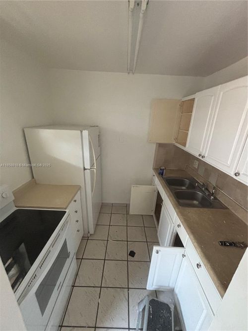 apt-204-7841 Johnson St, Pembroke Pines, FL, 33024-6806 | Card Image