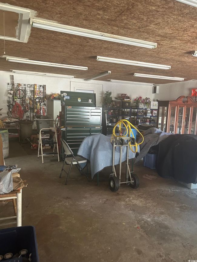 View of garage | Image 6