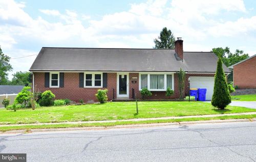 556 Oak Ridge Dr, MILLERSVILLE, PA, 17551-2018 | Card Image