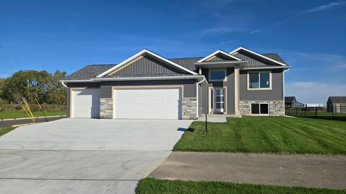 1801 12th Ave Ne, Austin, MN, 55912-3240 | Card Image