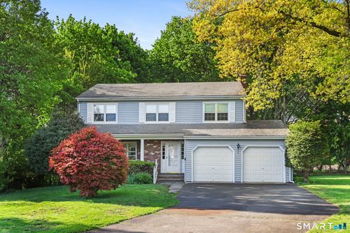 2 Golf View Cir, Stamford, CT, 06905-4802 | Card Image