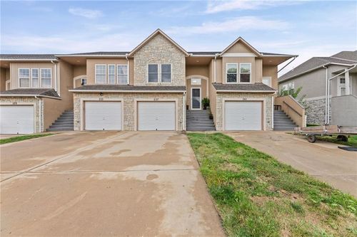 537 Woodson Ln, Gardner, KS, 66030-8400 | Card Image