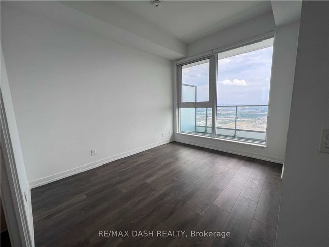 5009 - 5 Buttermill Ave, Condo with 3 bedrooms, 2 bathrooms and 1 parking in Vaughan ON | Image 8