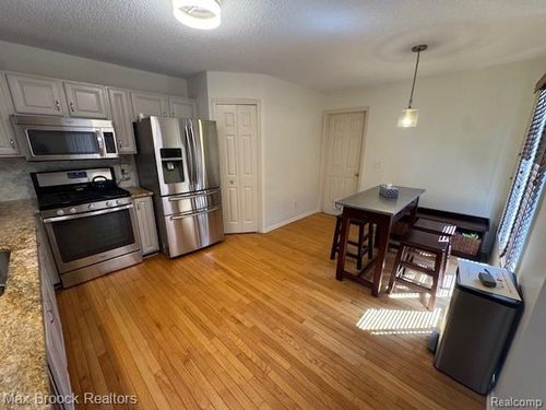 209-21560 River Ridge Ct, Farmington Hills, MI, 48335-4606 | Card Image