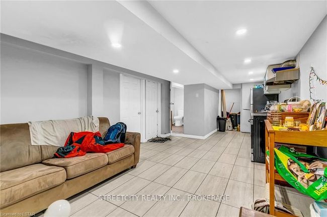 1196 Janette Ave, House other with 6 bedrooms, 3 bathrooms and 2 parking in Windsor ON | Image 23