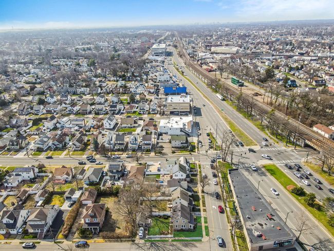 Bird's eye view with a residential view | Image 31
