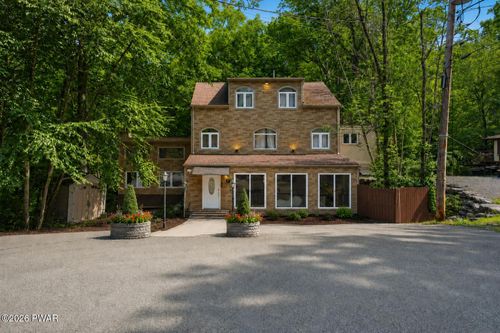 3130 Delaware Cir, Bushkill, PA, 18324-6831 | Card Image