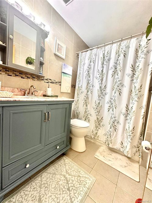 1031 Highland St, Baldwin, NY, 11510-3623 | Card Image