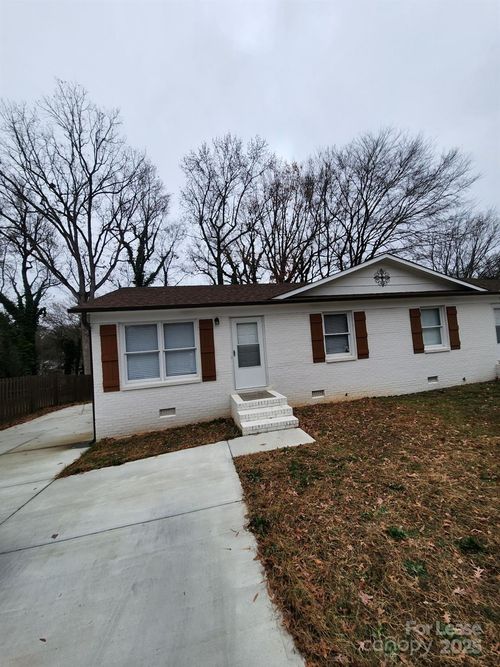 703 Oakshade Ave, Kannapolis, NC, 28083-4945 | Card Image