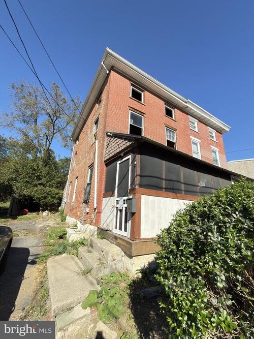 6 Church St, BROOKHAVEN, PA, 19015-2424 | Card Image