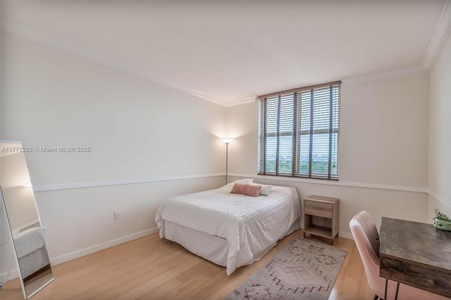 APT-718 - 2030 S Douglas Rd, Condo with 2 bedrooms, 2 bathrooms and null parking in Coral Gables FL | Image 9
