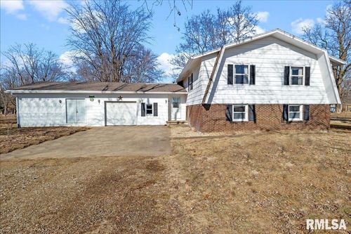 82 Clear Lake Rd, Dawson, IL, 62520-3362 | Card Image