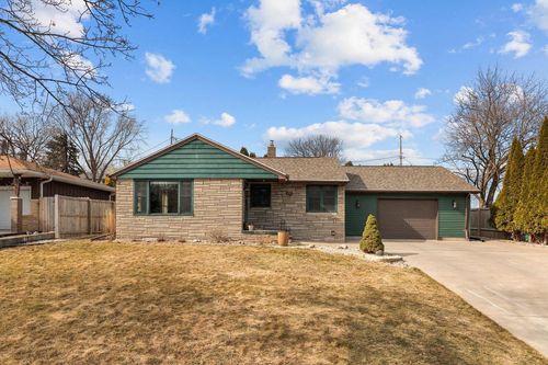 406 Elm Street, Combined Locks, WI, 54113 | Card Image