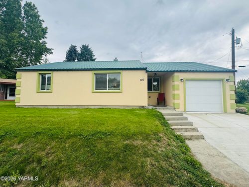 107 W First Ave, Granger, WA, 98932 | Card Image