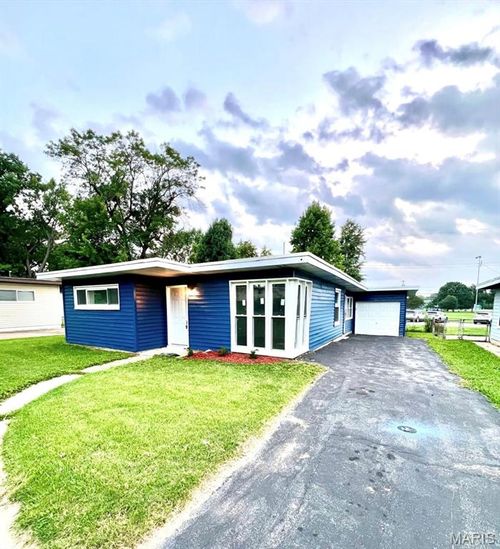 1305 Saint Jean St, Florissant, MO, 63031-2936 | Card Image