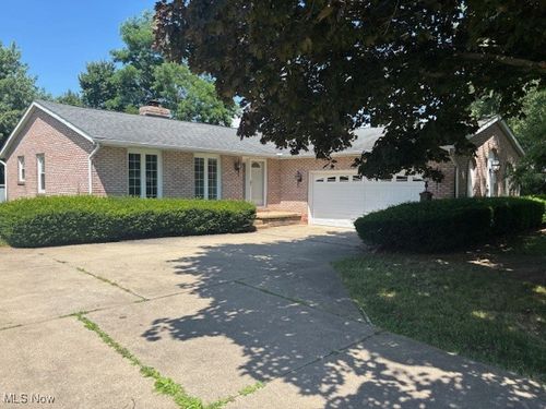 5071 Echoglenn St Nw, North Canton, OH, 44720-7421 | Card Image