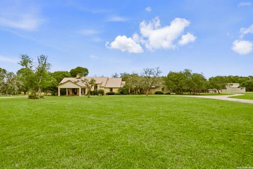 639 Sisterdale Rd, Boerne, TX, 78006-6418 | Card Image