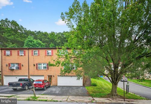2960 Klein St, Allentown, PA, 18103-7451 | Card Image