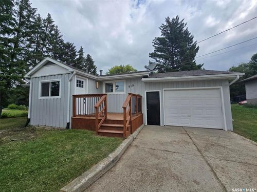919 Southesk St, Whitewood, SK, S0G5C0 | Card Image
